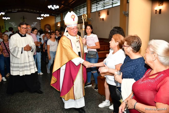 Arzobispo, S.E. Mons. Jesús González de Zárate Salas en la parroquia Jesus Buen Pastor en la comunidad de los Caobos